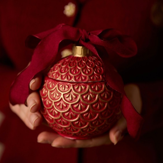 Свеча Red Christmas ball [ Домашнее имбирное печенье ] #1