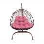 Подвесное кресло для двоих с ротангом коричневое, розовая подушка