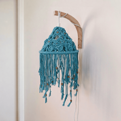 Светильник в технике макраме ручной работы