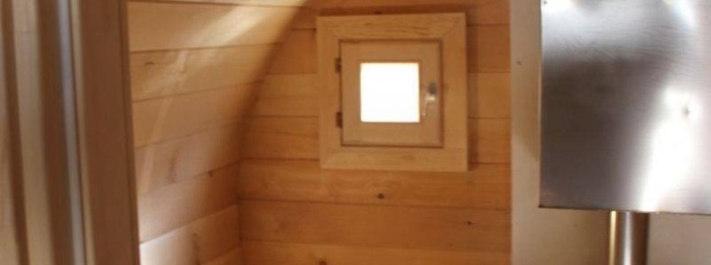Форточка в баню из липы: почему она лучше пластика и как её правильно подобрать под размеры парной
