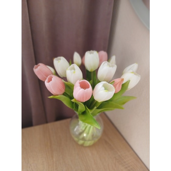 Букет нежных силиконовых тюльпанов в вазе с имитацией воды #3