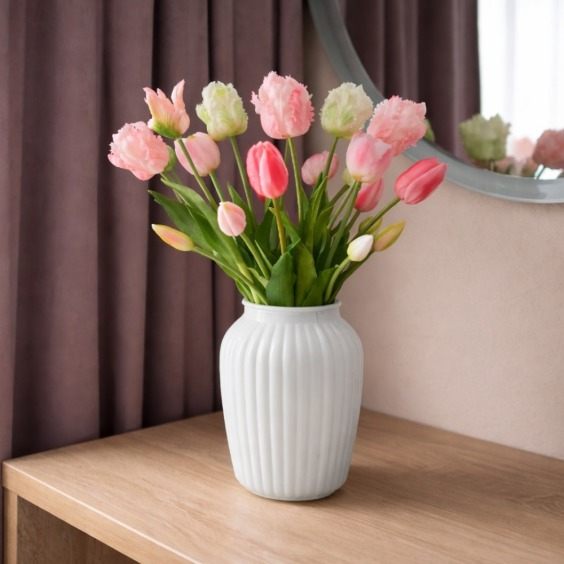 Букет нежных силиконовых тюльпанов в белой вазе #2