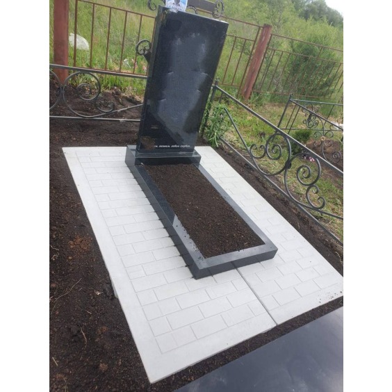 Плита мощения ритуальная, центральная с двумя вырезами под цветник #5