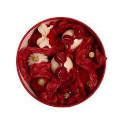 Свеча Wax Christmas ball, гладкий белый шар с красным бантиком